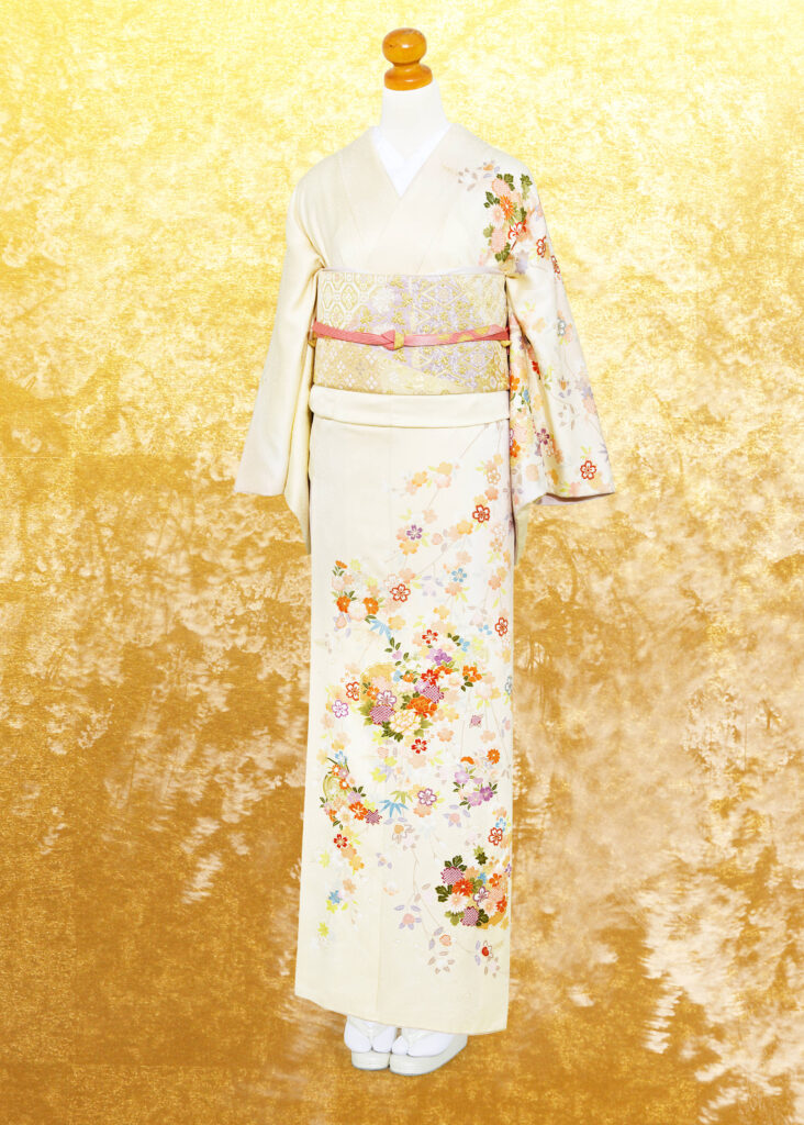 311 淡いクリーム色の訪問着 - 銀座の着物レンタル「銀座きもの小町」